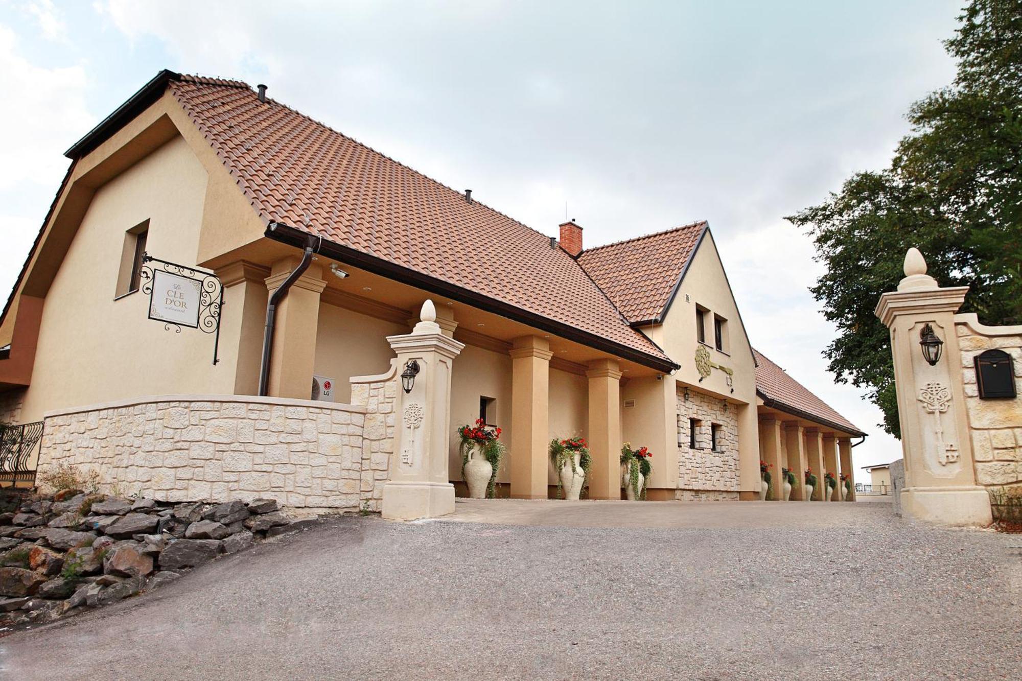 Hotel Zlaty Klucik - Golden Key With Luxury Spa Νίτρα Εξωτερικό φωτογραφία